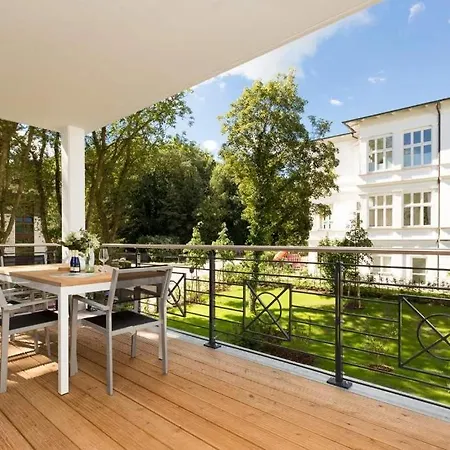 Strandgrün App 06 *